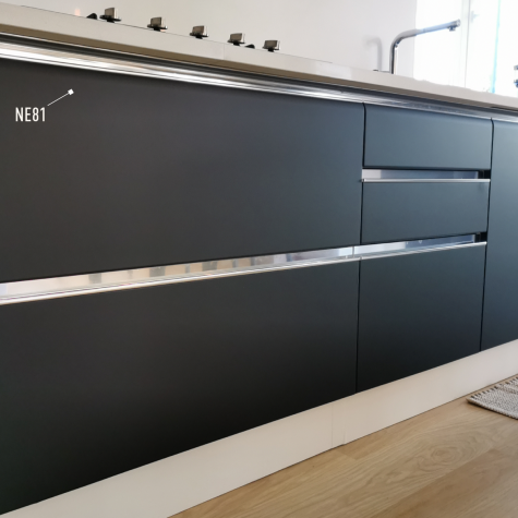 NE81 Super Mat charcoal